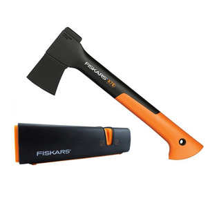 Fiskars 121423 X7 Chopping Axe 640g & 120740 XSharp Axe and Knife Sharpener