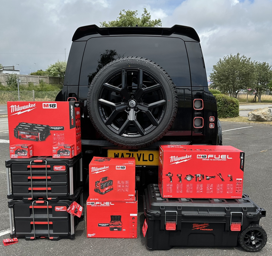 URBAN DEFENDER D300 3.0 LITRE AUTO PLUS TOOL BUNDLE OR £2000 PTM