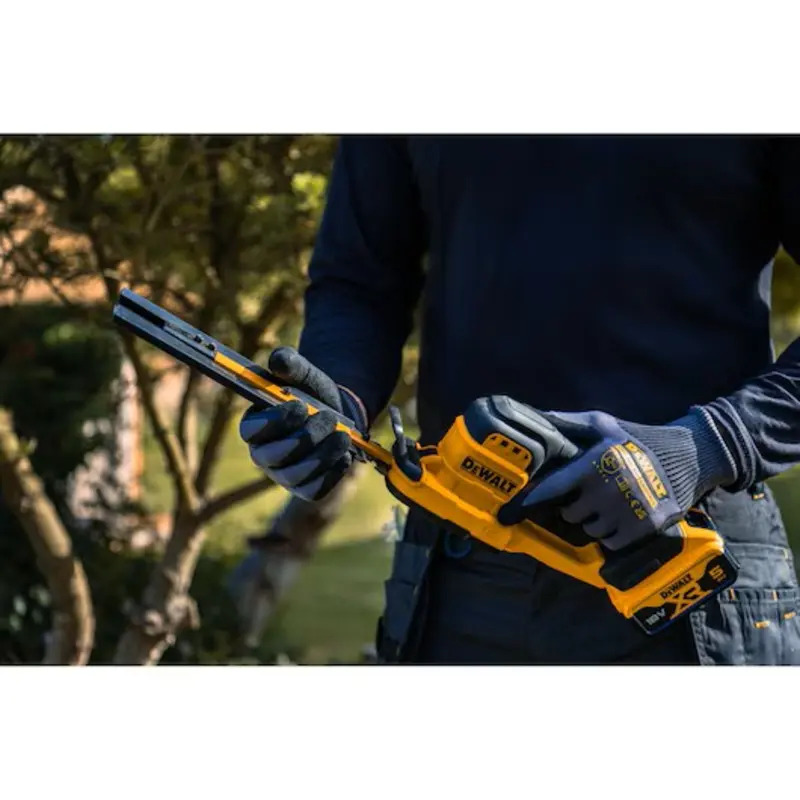 Dewalt DCMHT520N 18V XR 20cm 13mm Compact Hedge Trimmer Naked