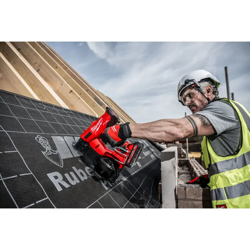 Milwaukee M18FRCN45-302X 18v Fuel Roofing Coil Nailer Kit - 2 x 3ah Batteries, Charger & Case 